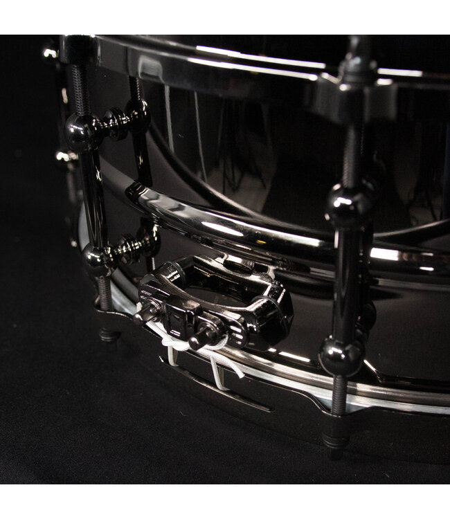 Ludwig 5.5" x 14" Universal Brass Snare Drum, Black Nickel Hardware