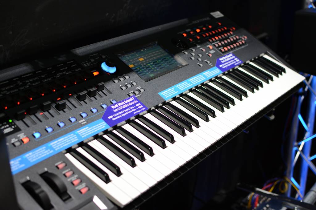 Portable & Digital Keyboard Pianos Synth Workstations Sims Music