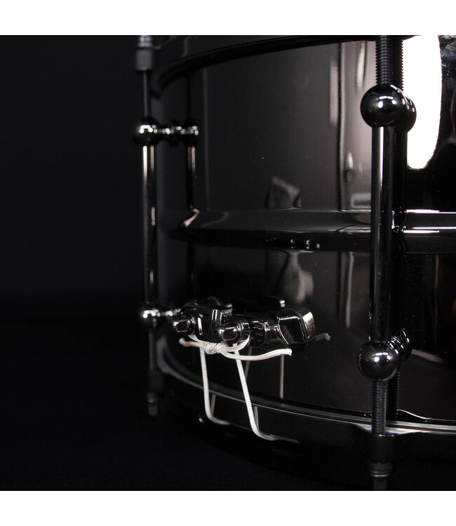 Ludwig 7" x 13" Universal Brass Snare Drum, Black Nickel Hardware