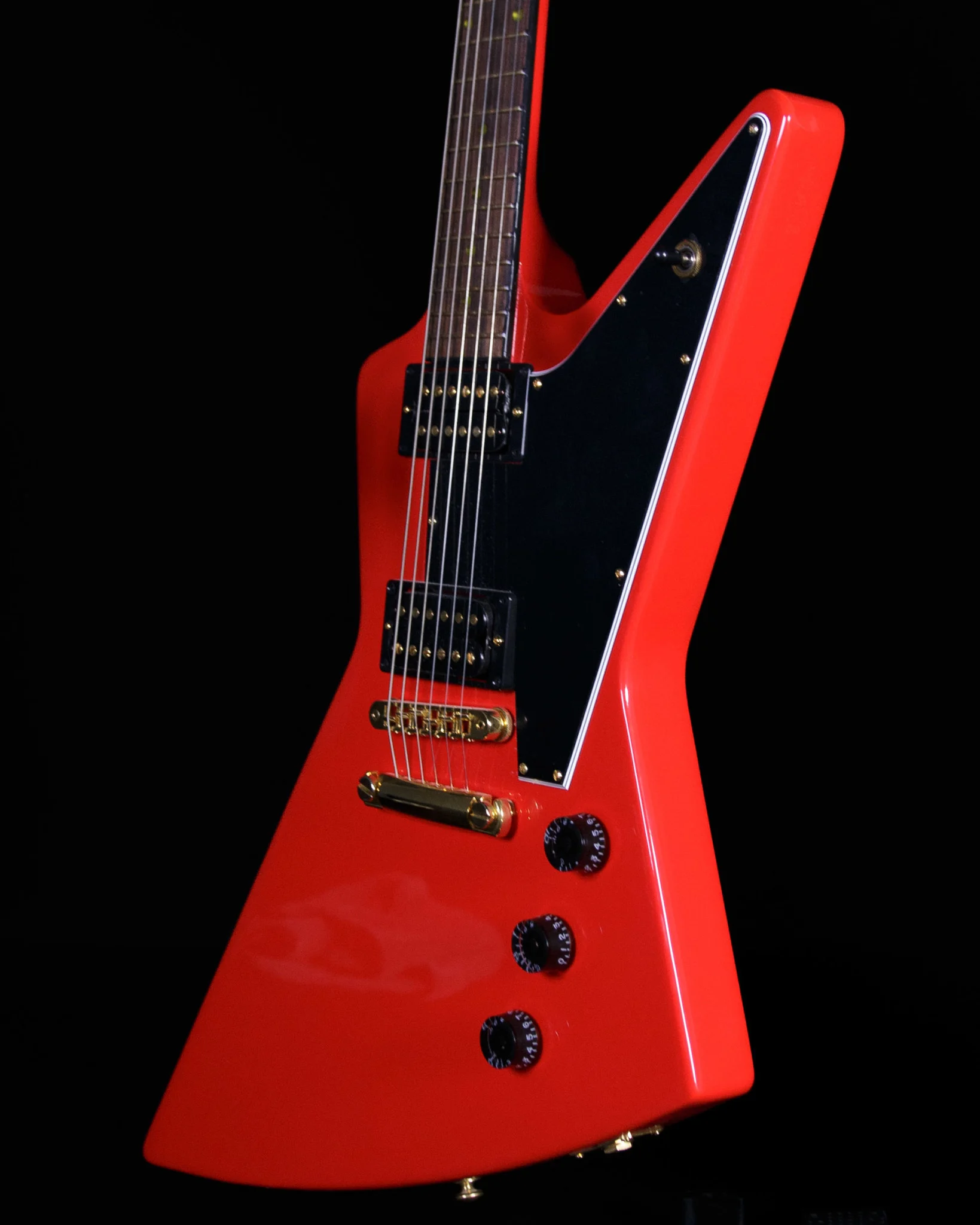 Lzzy Hale & Her Signature Gibson Explorer: A Rock Icon’s Ultimate Weapon