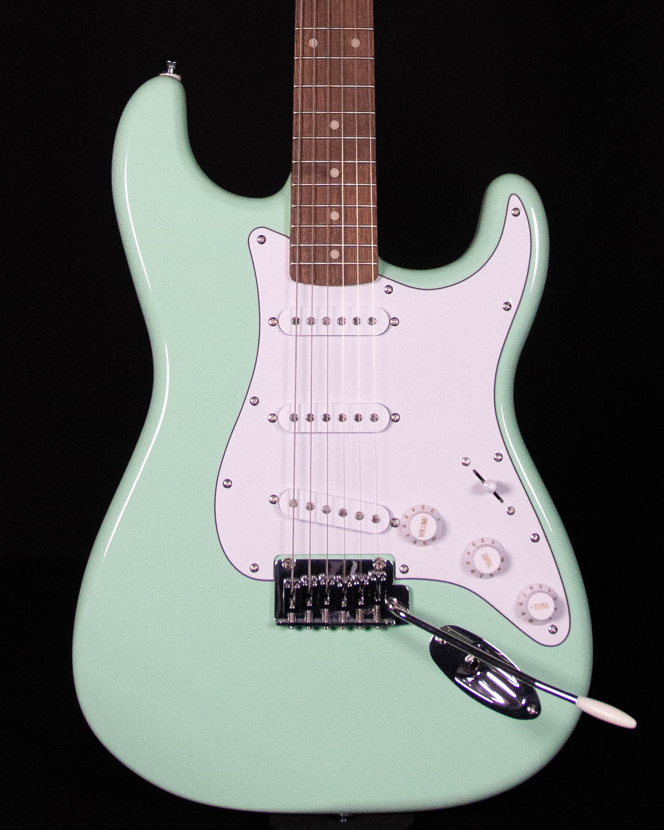 Squier FSR Affinity Series Stratocaster, Laurel FB, Surf Squier FSR Affinity Series Stratocaster, Laurel FB, Surf