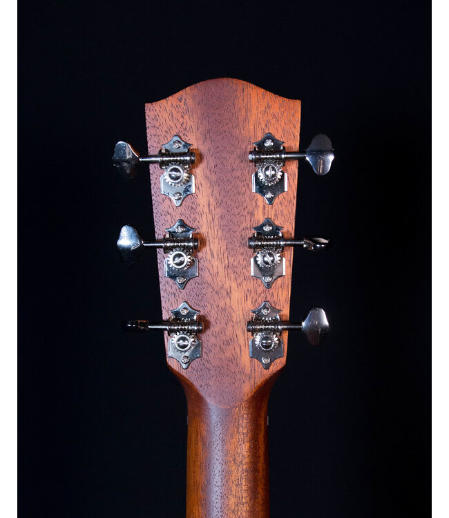 Eastman E1SS-SB Slope Shoulder Dreadnaught, Satin Sunburst with Deluxe Padded Bag