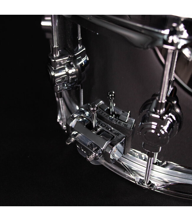 DW 14" x 6.5" Performance Series Chrome over Steel Snare Drum