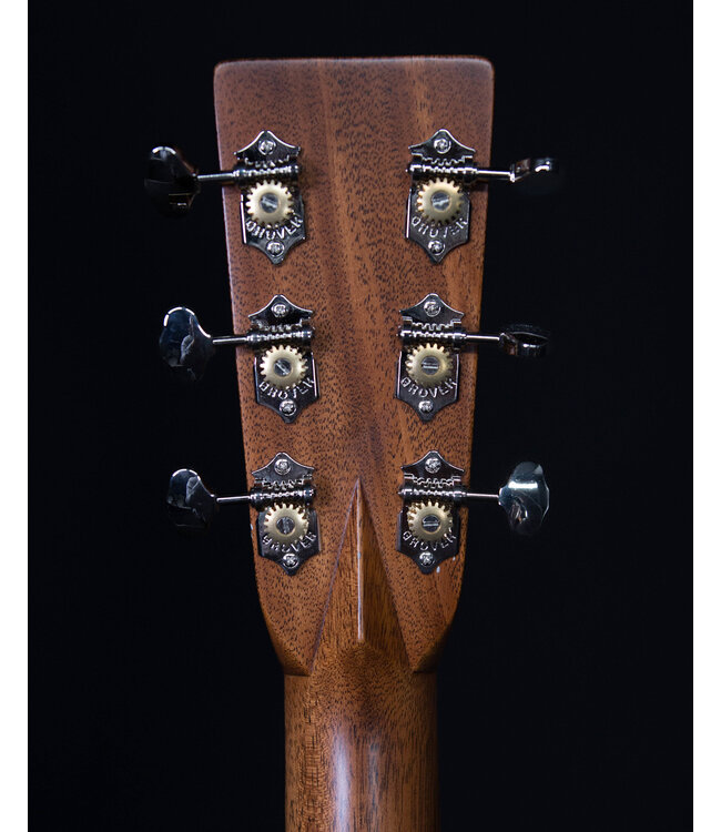 Martin OM-28 Acoustic Guitar, Natural