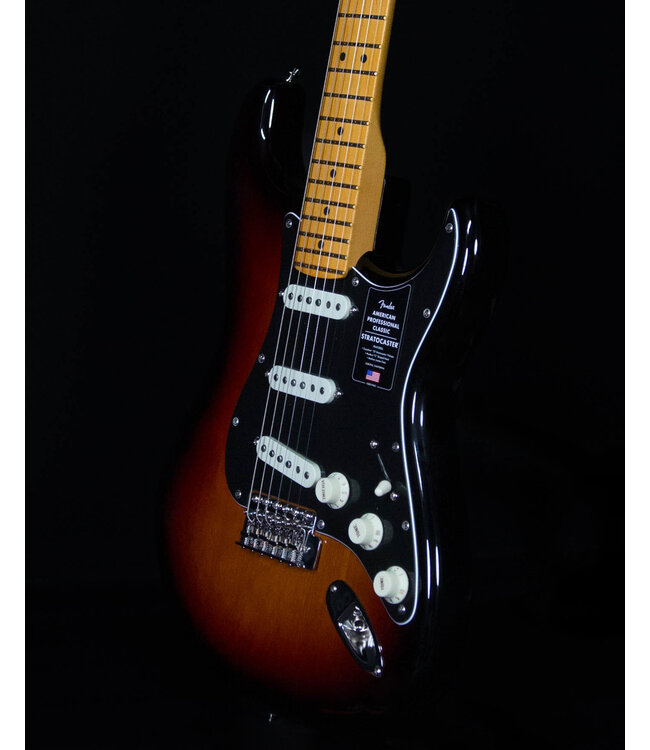 Fender American Pro Classic Stratocaster, Maple FB, 3-Color Sunburst