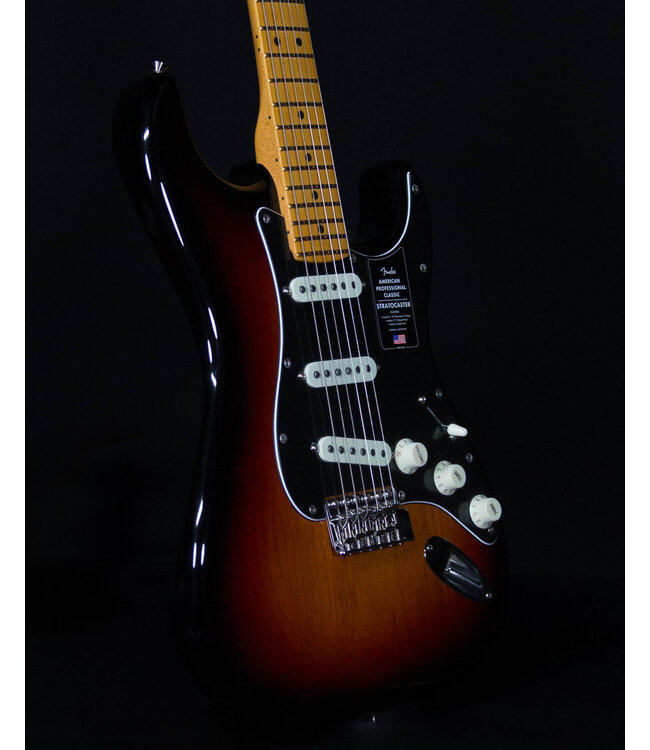 Fender American Pro Classic Stratocaster, Maple FB, 3-Color Sunburst