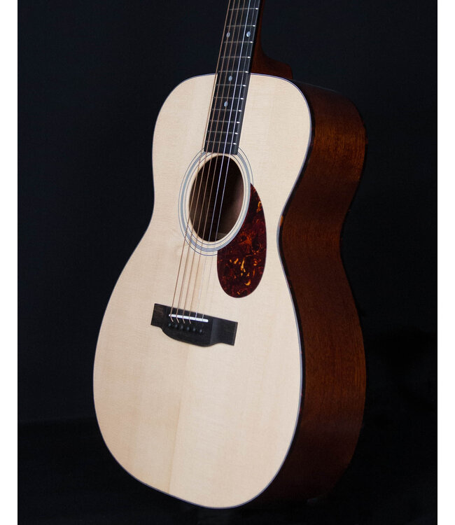 Eastman E1OM Acoustic with Deluxe Bag, Natural