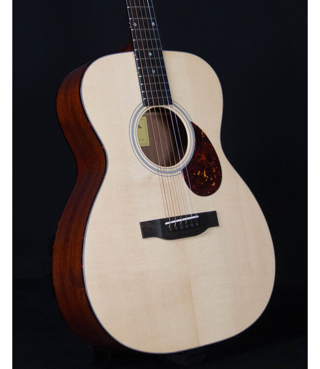 Eastman E1OM Acoustic with Deluxe Bag, Natural
