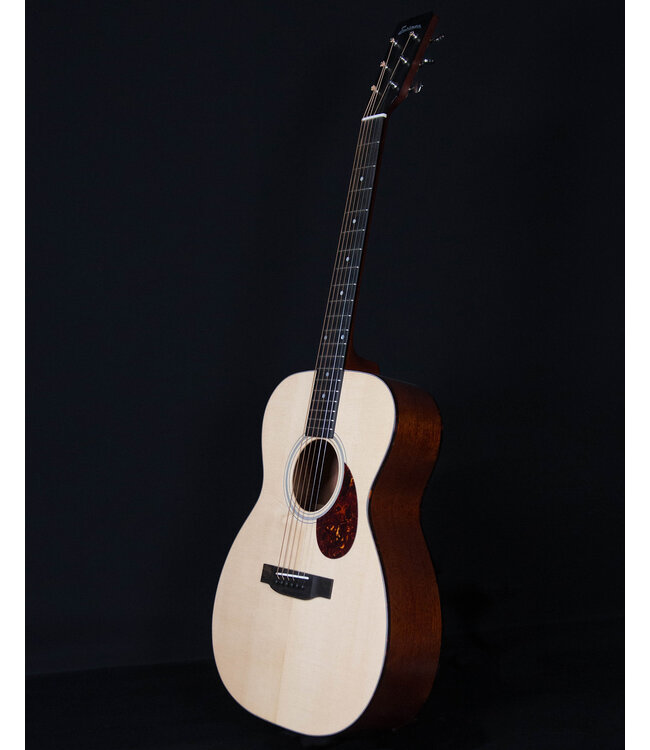 Eastman E1OM Acoustic with Deluxe Bag, Natural