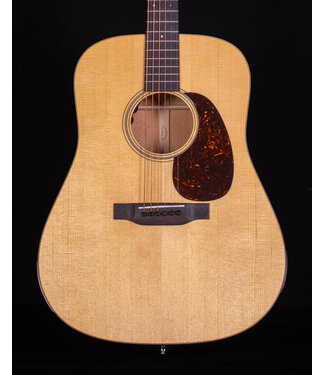 Martin Martin D-18 Standard Acoustic Guitar with Fishman Matrix Infinity Pickup