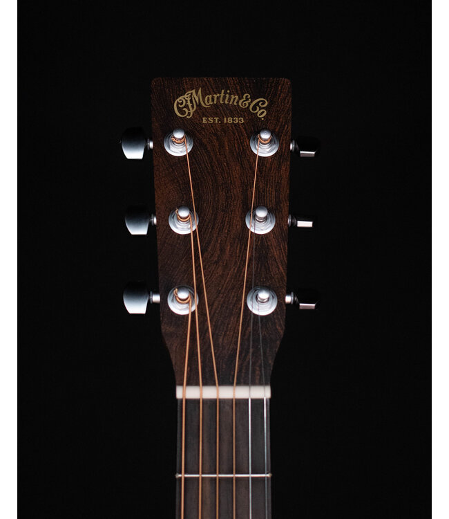Martin OMC-10E Modern Burst 000-14 Fret Cutaway, Spruce Top with X Bracing, E1 Pickup, Bag Included