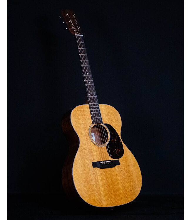 Martin 000-12E Retro Spruce Top with X Bracing, Martin E1 Pickup, Bag Included