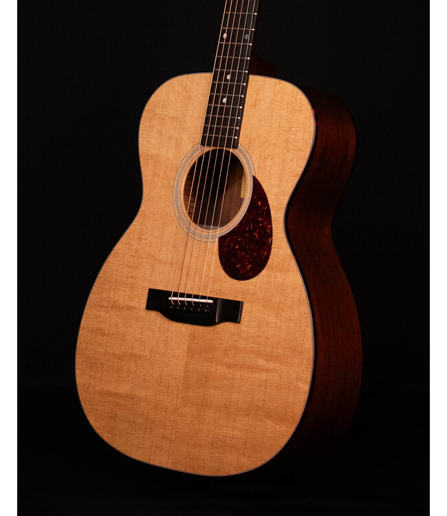 Eastman E1OM Acoustic with Deluxe Bag, Natural