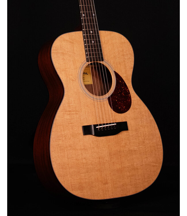 Eastman E1OM Acoustic with Deluxe Bag, Natural