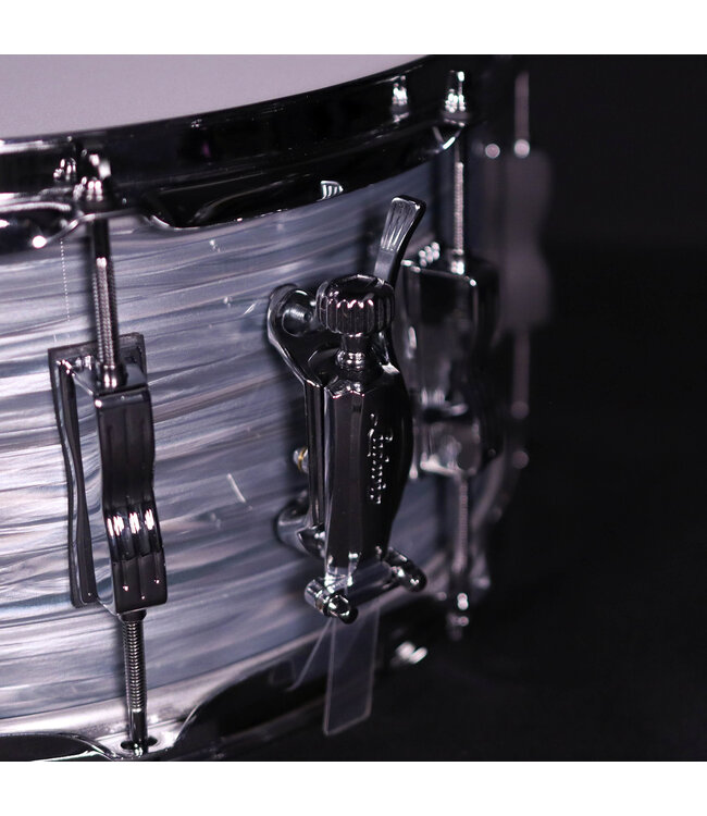 Ludwig 6.5" x 14" Classic Maple Snare Drum, Vintage Blue Oyster