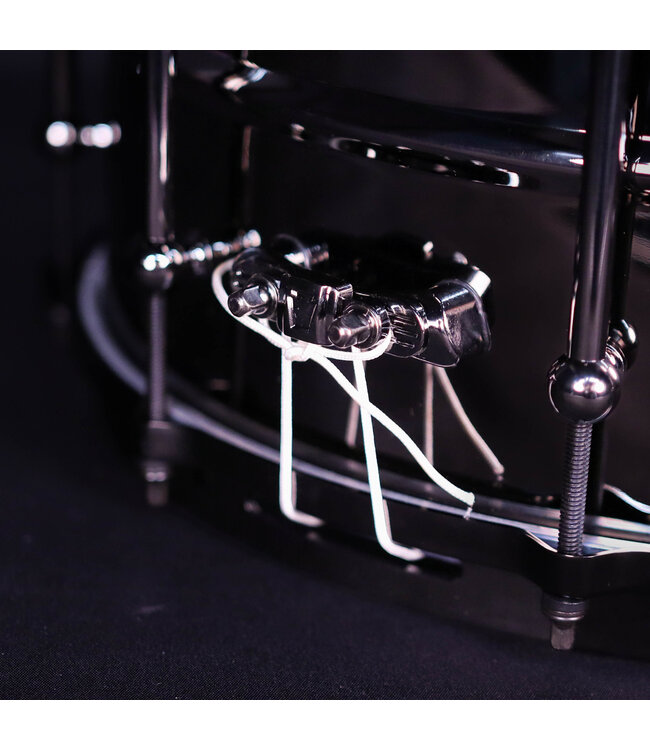 Ludwig 14" x 8" Universal Brass Snare Drum, Black Nickel Hardware