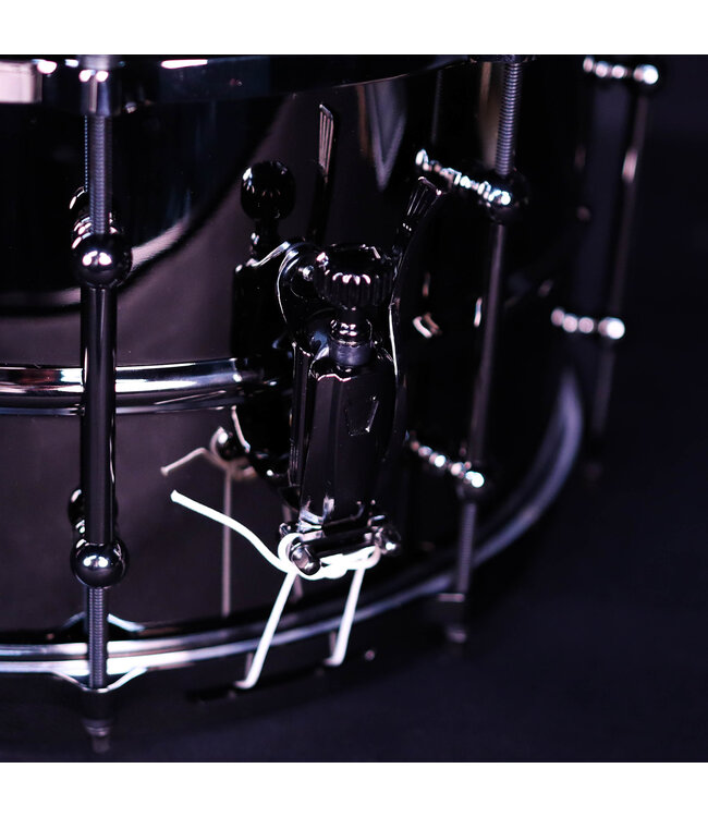 Ludwig 14" x 8" Universal Brass Snare Drum, Black Nickel Hardware