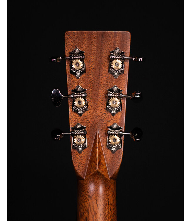 Martin D-28E Standard Acoustic Guitar with Fishman Matrix Infinity Pickup