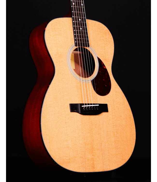 Eastman E1OM Acoustic with Deluxe Bag, Natural