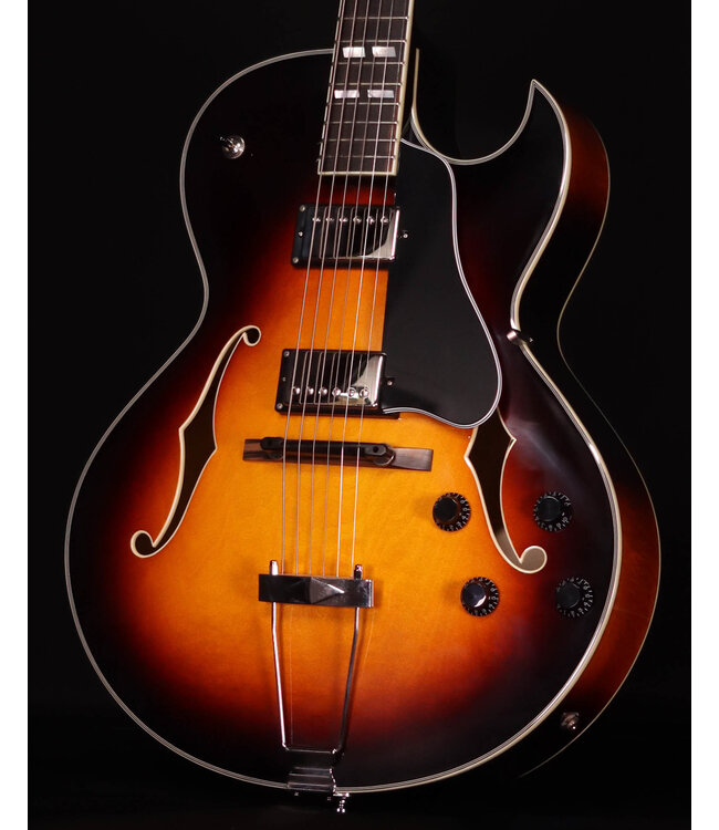 Eastman AR405 P90, Archtop with Ebony Fingerboard, Sunburst with Case