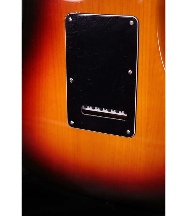 Fender American Deluxe Stratocaster, 3 Color Sunburst, 2005 - USED