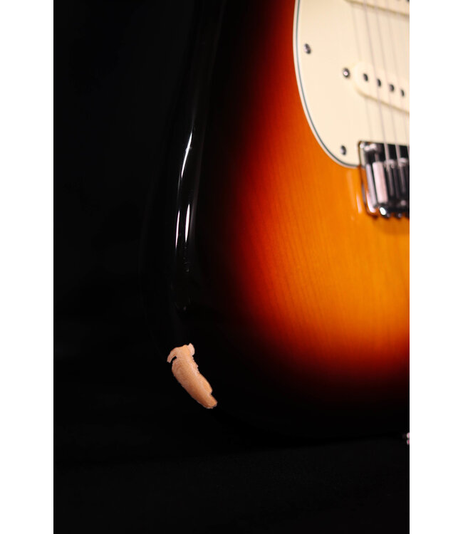 Fender American Deluxe Stratocaster, 3 Color Sunburst, 2005 - USED