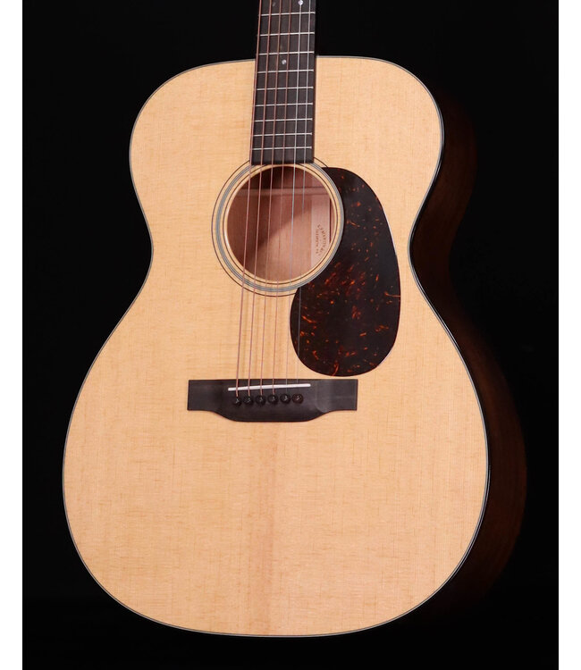 Martin 000-18 Standard Series Acoustic Guitar, Mahogany, Hardshell Case
