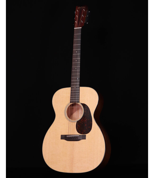 Martin 000-18 Standard Series Acoustic Guitar, Mahogany, Hardshell Case
