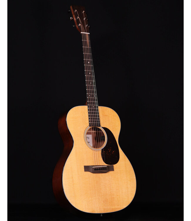 Martin 000-12E Retro Spruce Top with X Bracing, Martin E1 Pickup, Bag Included