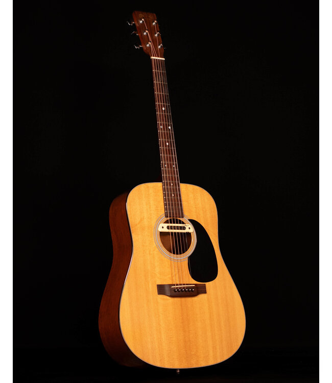 Martin D-18 Acoustic Guitar with LR Baggs M-80 Pickup, 2001 - USED