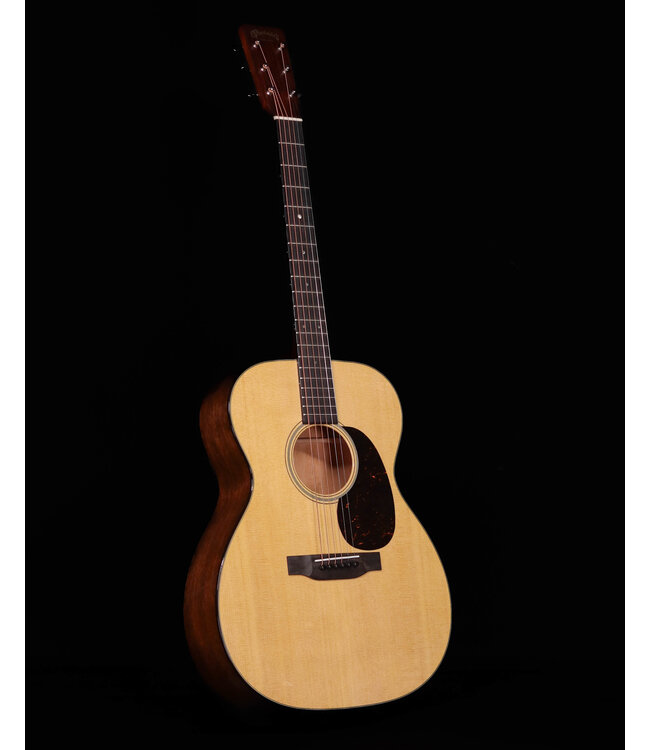 Martin 000-18 Standard Series Acoustic Guitar, Mahogany, Hardshell Case