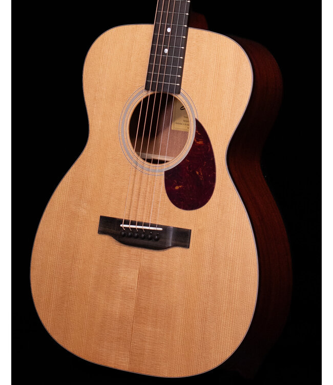 Eastman E1OM Acoustic with Deluxe Bag, Natural