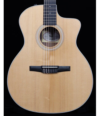 Taylor Taylor 214ce-N Nylon Acoustic Guitar, Natural