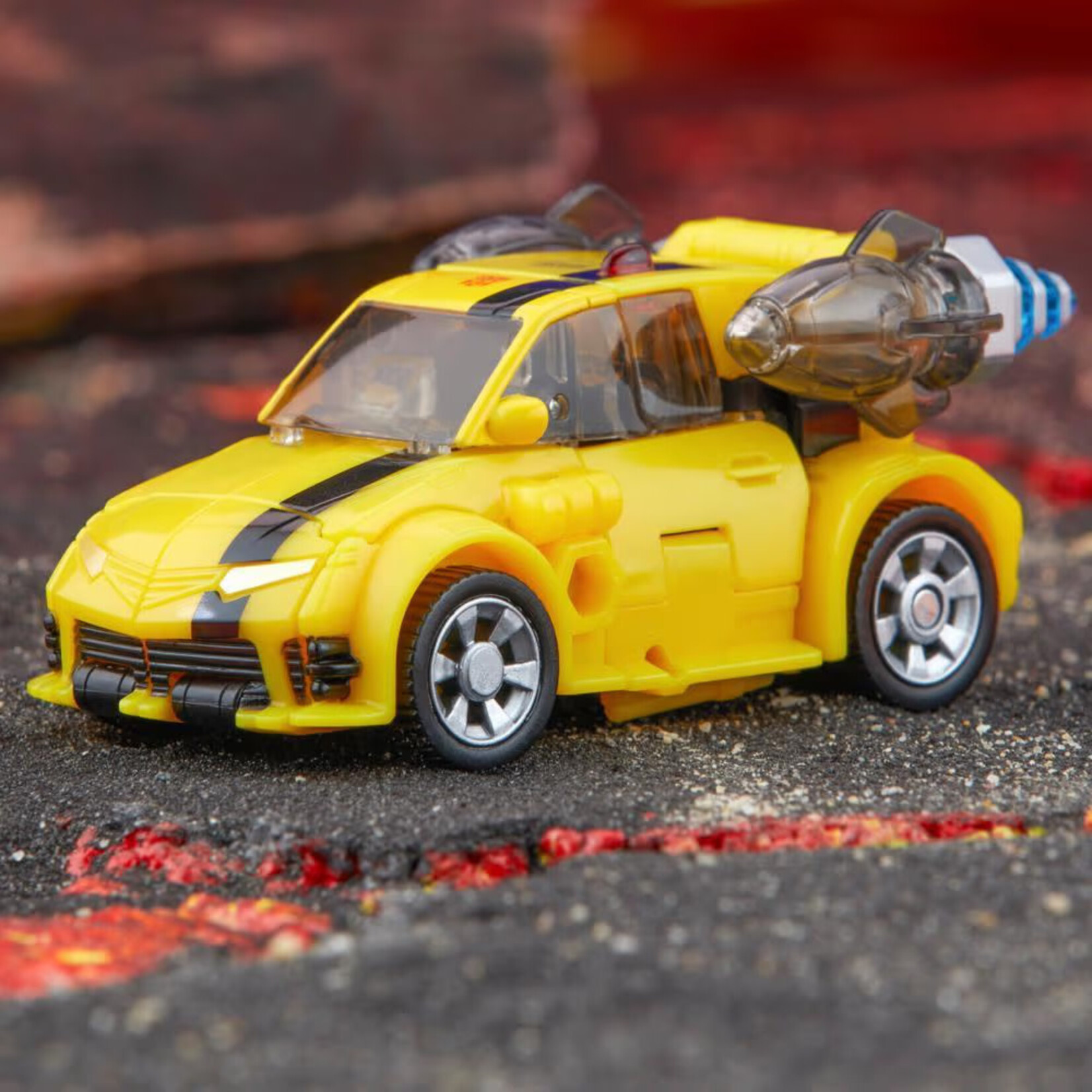 HASBRO/TAKARA TOMY BUMBLEBEE ANIMATED UNIVERSE DELUXE CLASS