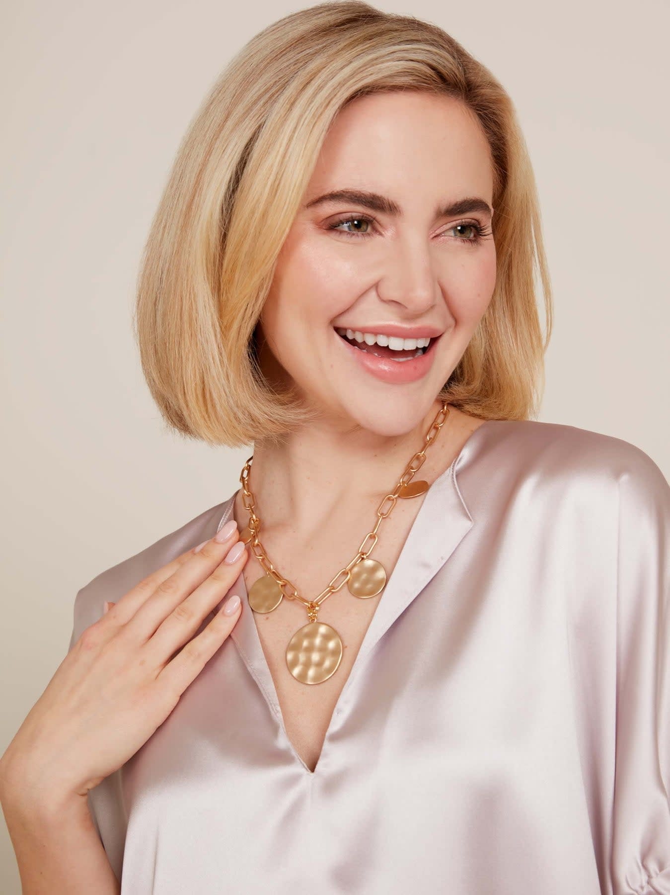 Zenzii Hammered Medallion Necklace