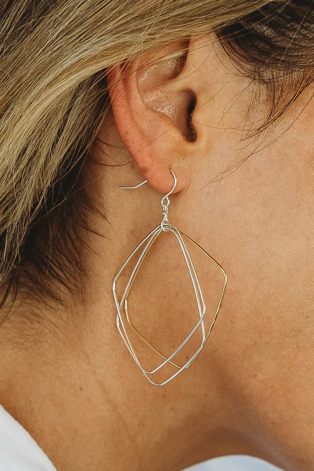Leslie Curtis Regina Mixed Metal Hoop Earring