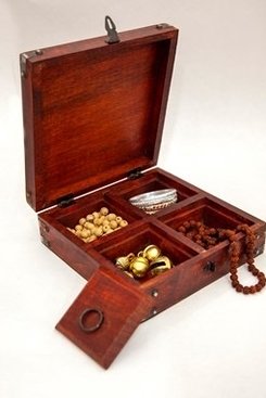 Antique Style, Wood 4 Compartment Box Antique Style, Wood 4 Compartment Box