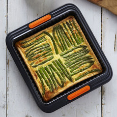 Le Creuset Non-Stick Square Cake Pan - 23cm