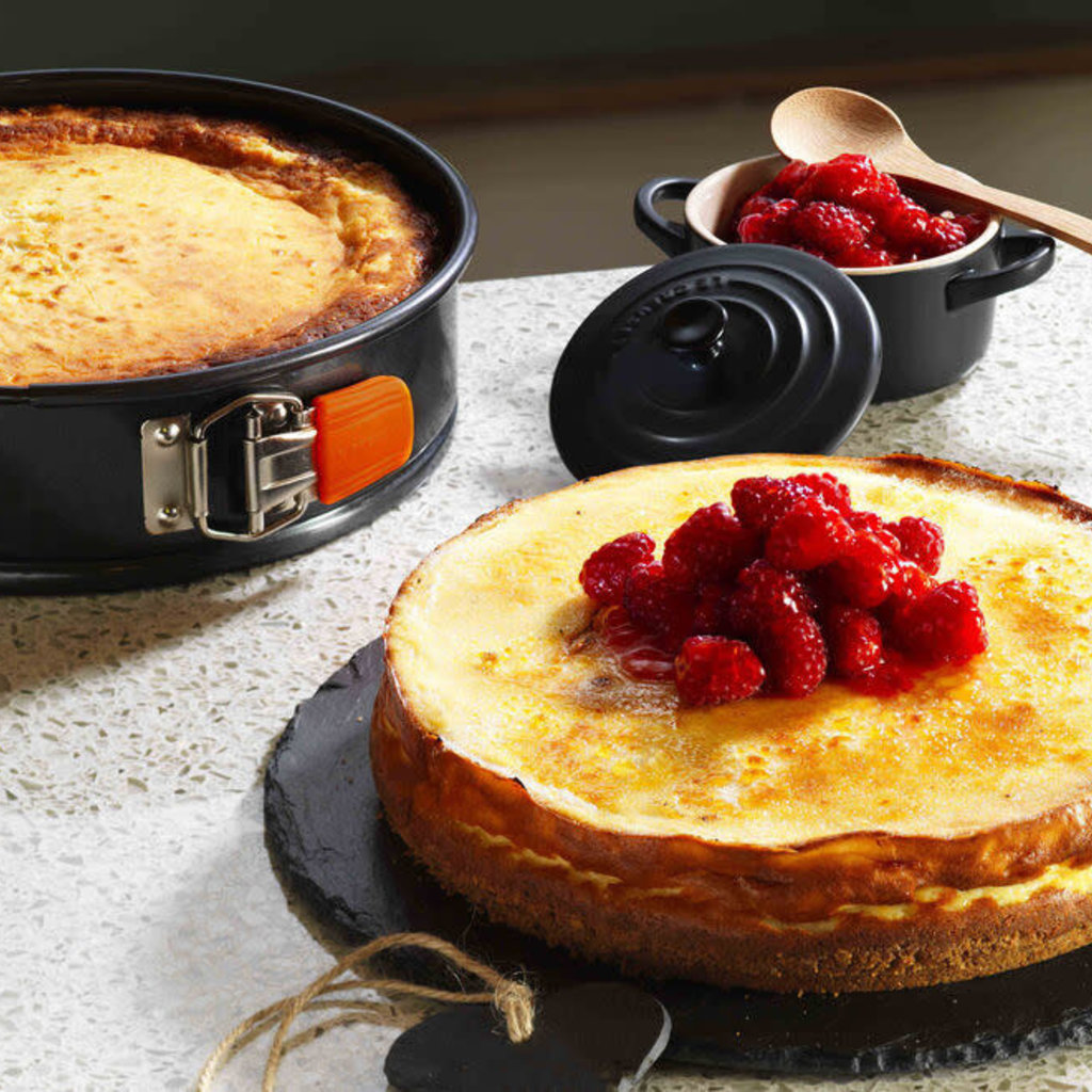Le Creuset Non-Stick - 21.5cm Springform Round Cake Tin