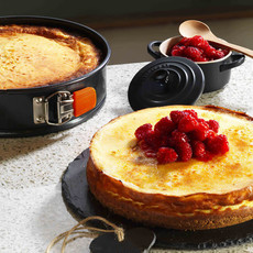 Le Creuset Non-Stick - 21.5cm Springform Round Cake Tin