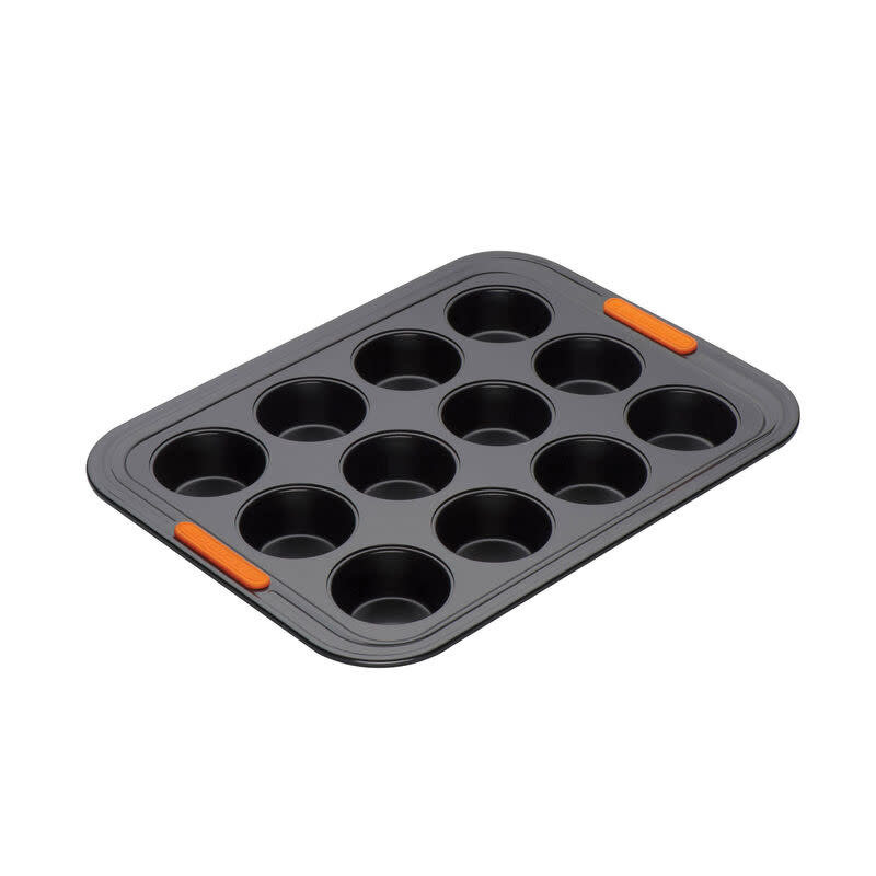 https://cdn.shoplightspeed.com/shops/609791/files/27678049/800x800x1/le-creuset-non-stick-muffin-tray-12-cup-24-x-36cm.jpg
