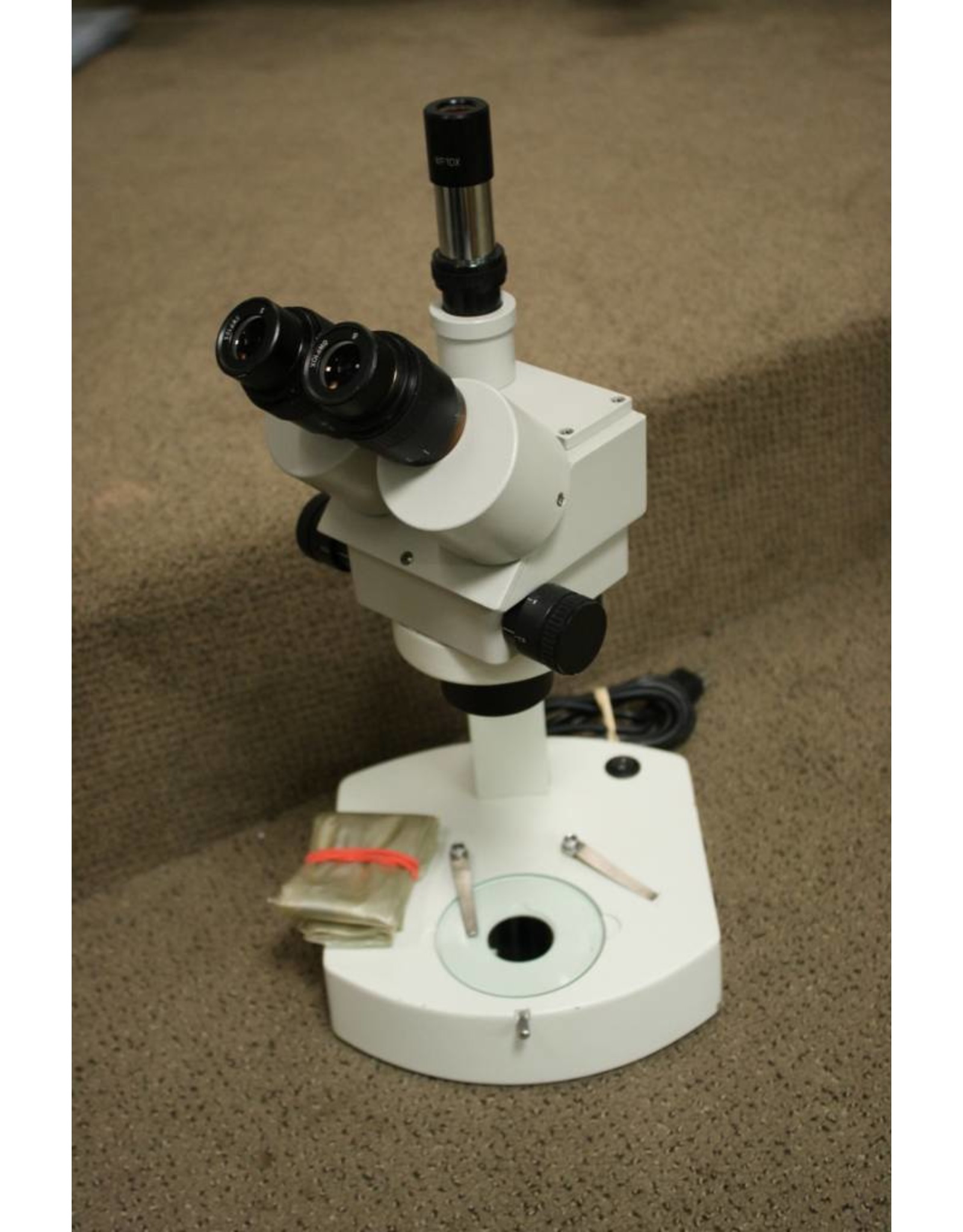 Unbranded Trinocular Microscope (SN 0201623)