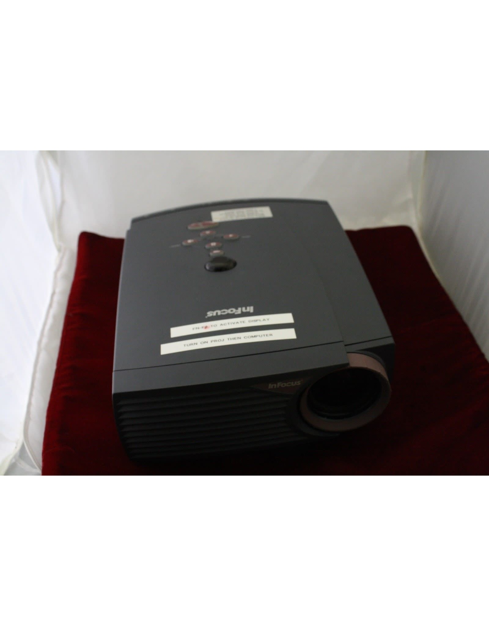 InFocus LP425 LCD  Projector With Case (Pre-owned)