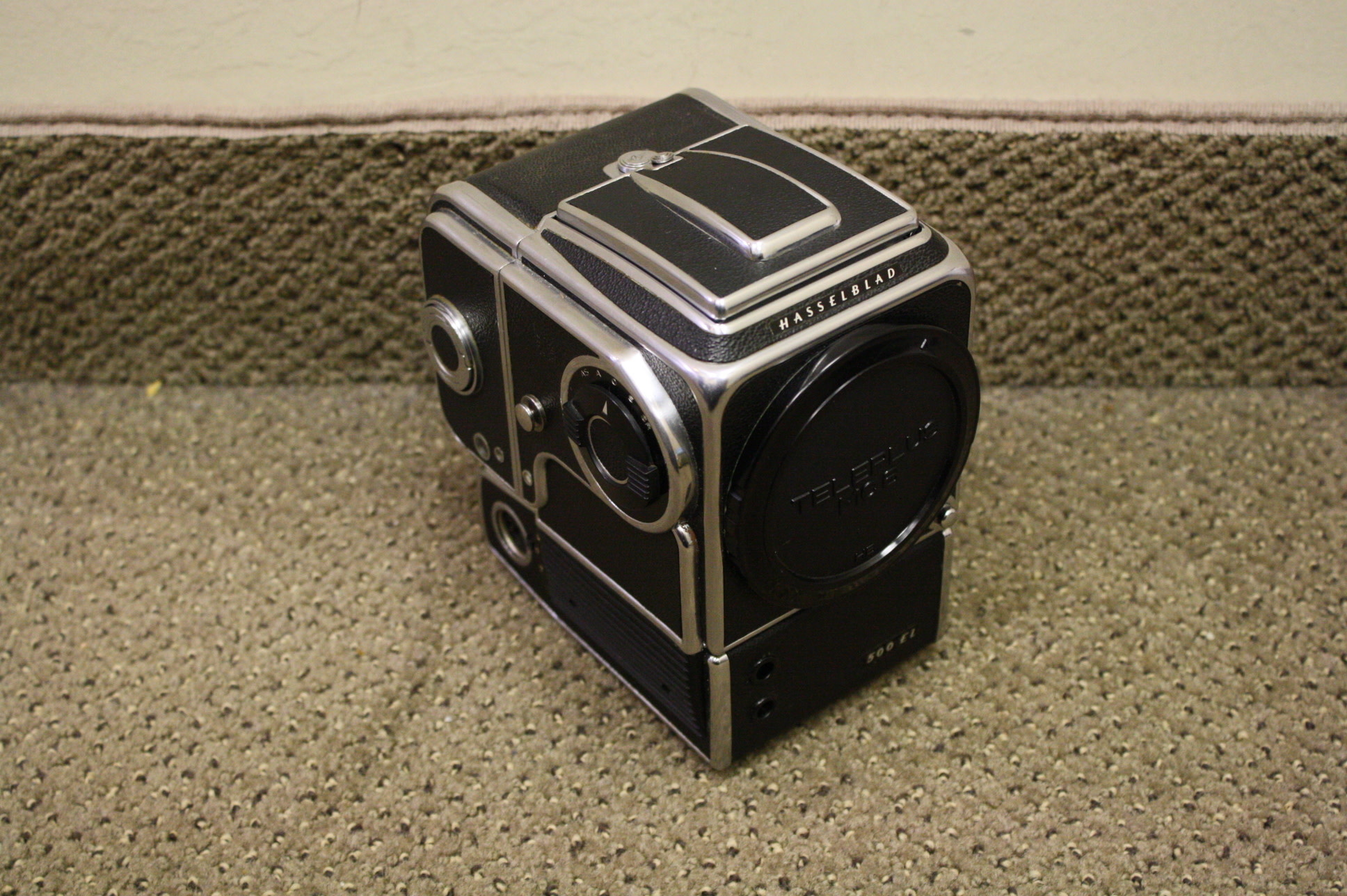 HASSELBLAD 500EL Body + A12 film back magazine + Battery