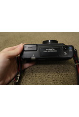 Yashica Yashica Full Automatic Auto Focus Motor 38mm Point Shoot Camera Working + Case -- flash does not work