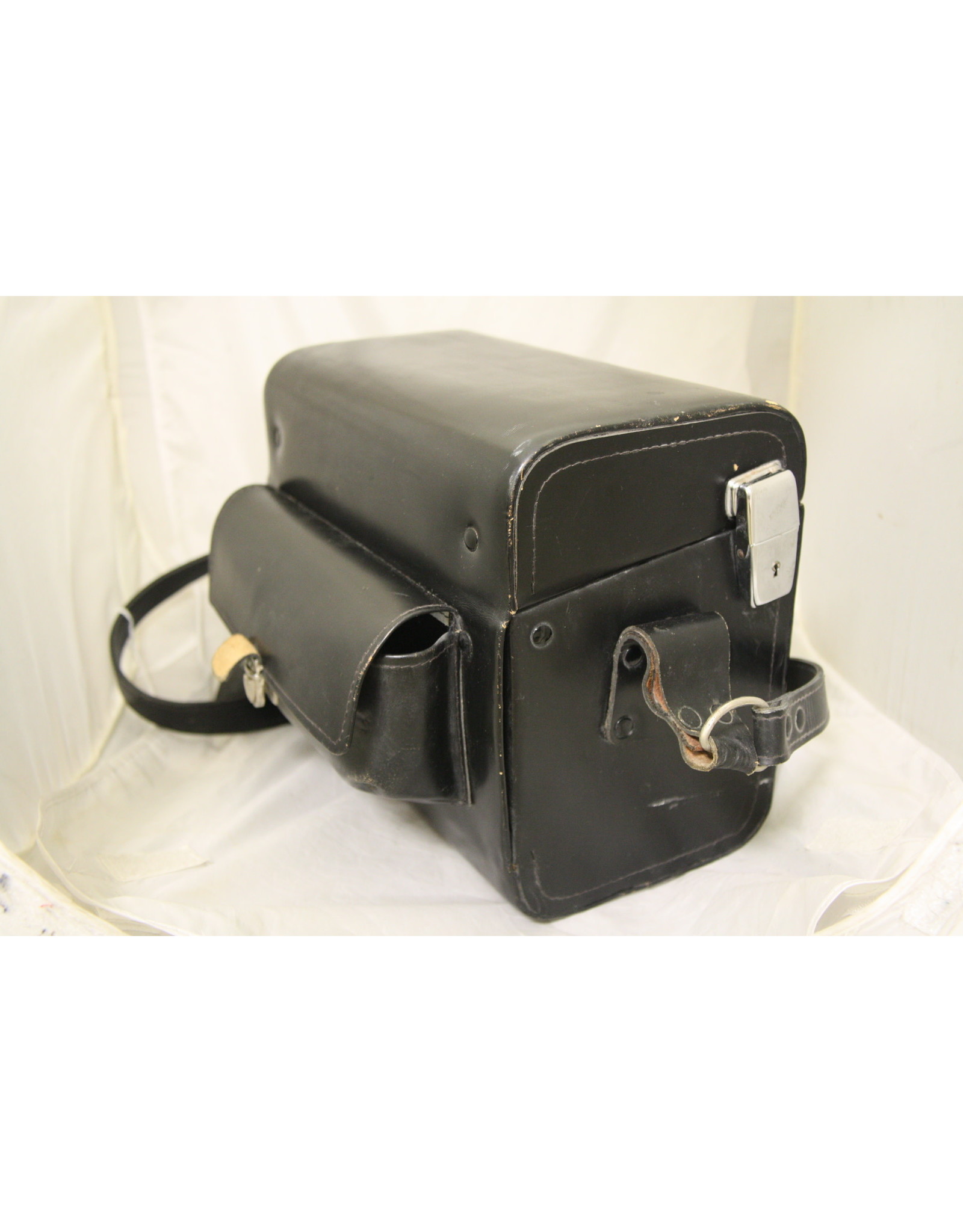 Nikon Vintage NIKON F Bayonet-Mount Compartment FB-5 Leather Case for Lenses & Camera