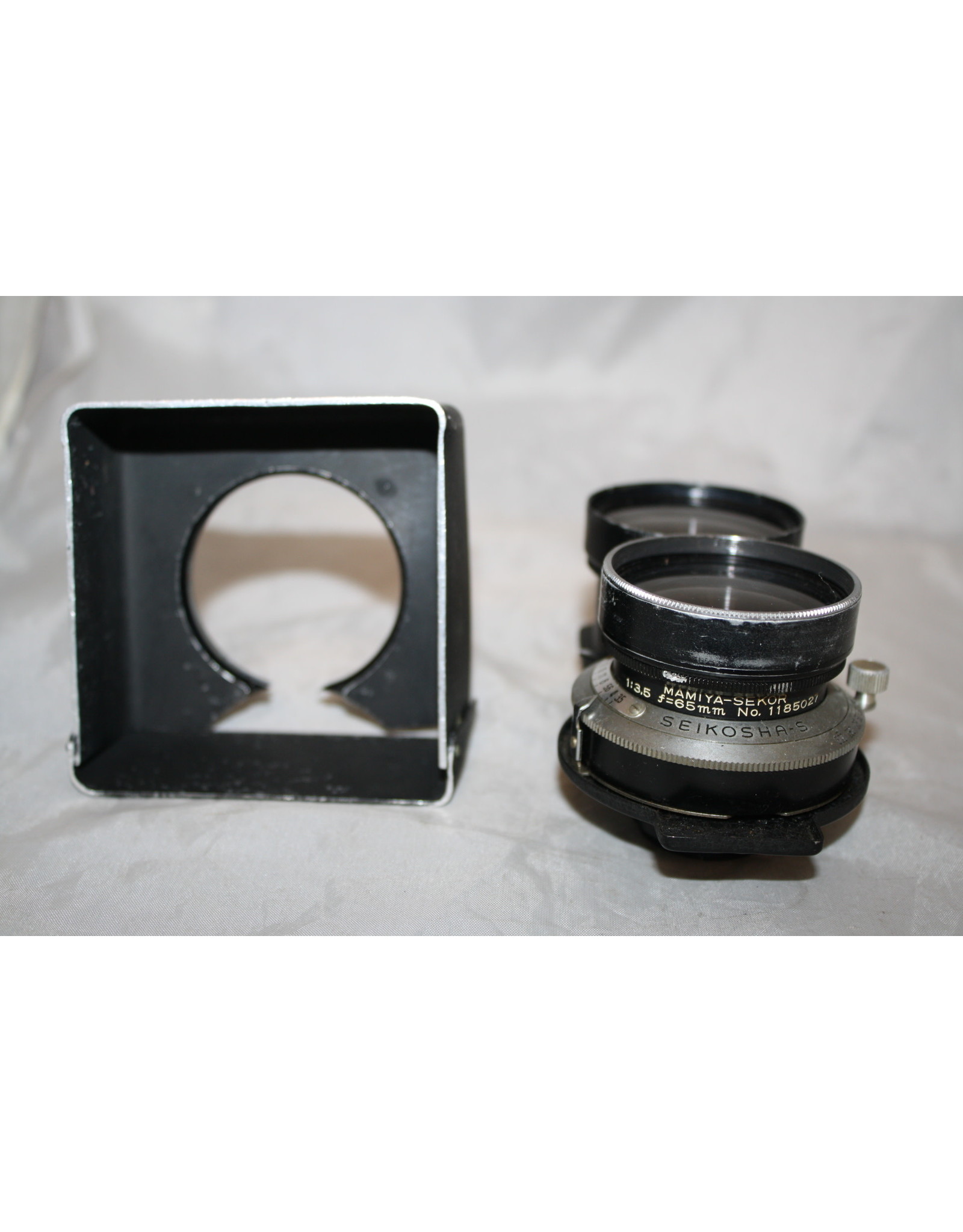 Mamiya-Sekor 65mm f3.5 Lens for C330 TLR with hood