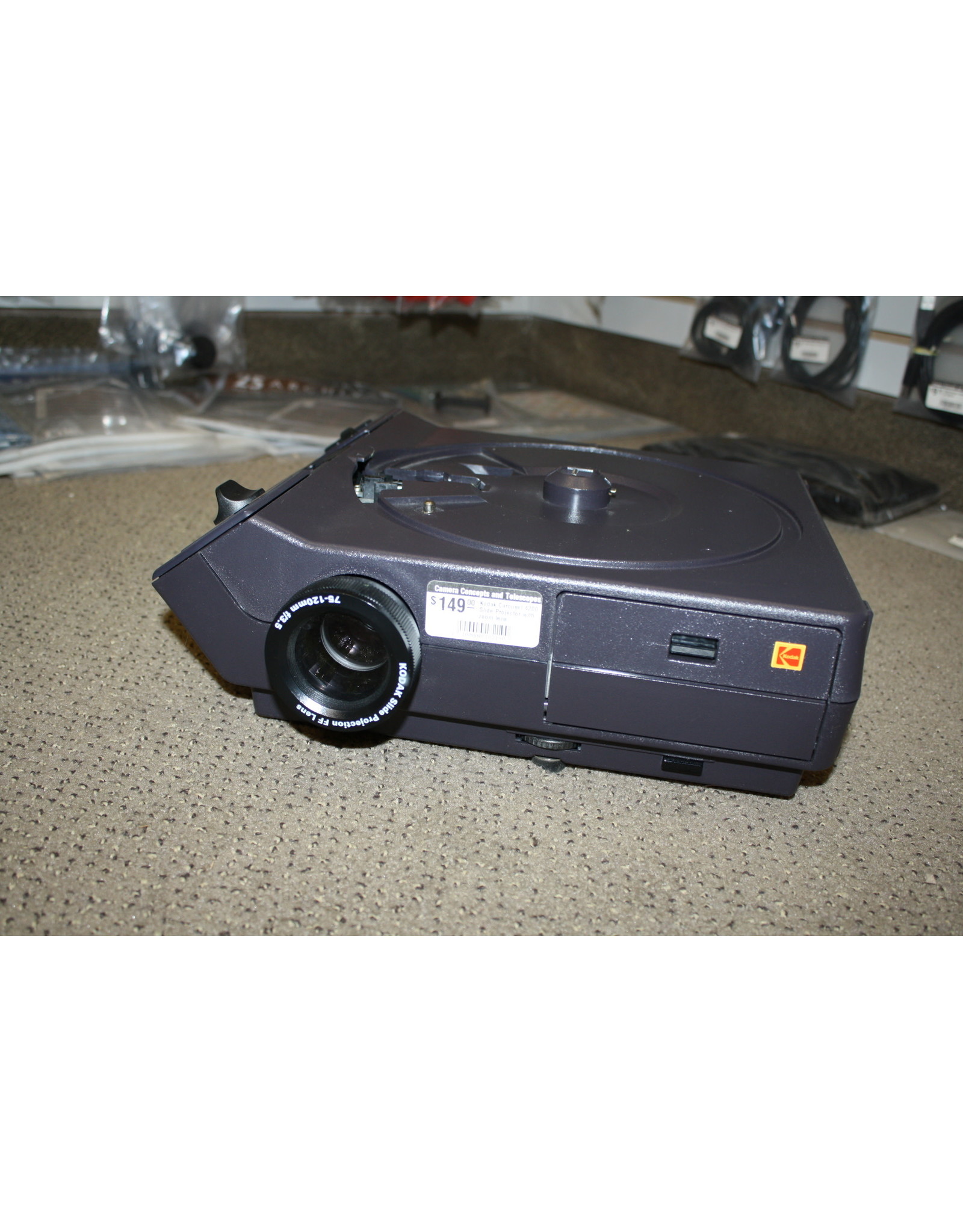 Kodak Carousel 4200 Slide Projector with zoom lens and remote(Preowned