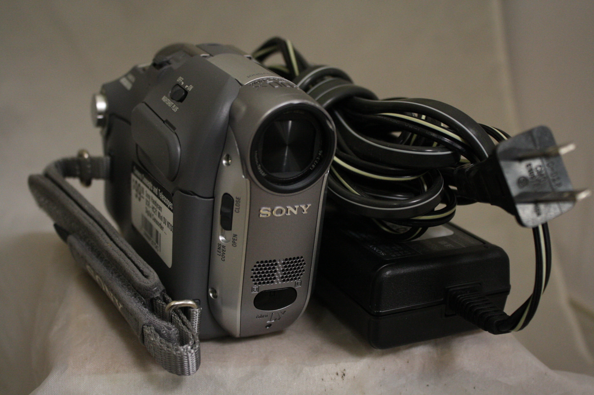 zitten Aanbevolen Weinig Sony Handycam DCR-HC21 Mini DV NTSC Digital Camcorder with charger and  battery(FULLY TESTED!) - Camera Concepts & Telescope Solutions