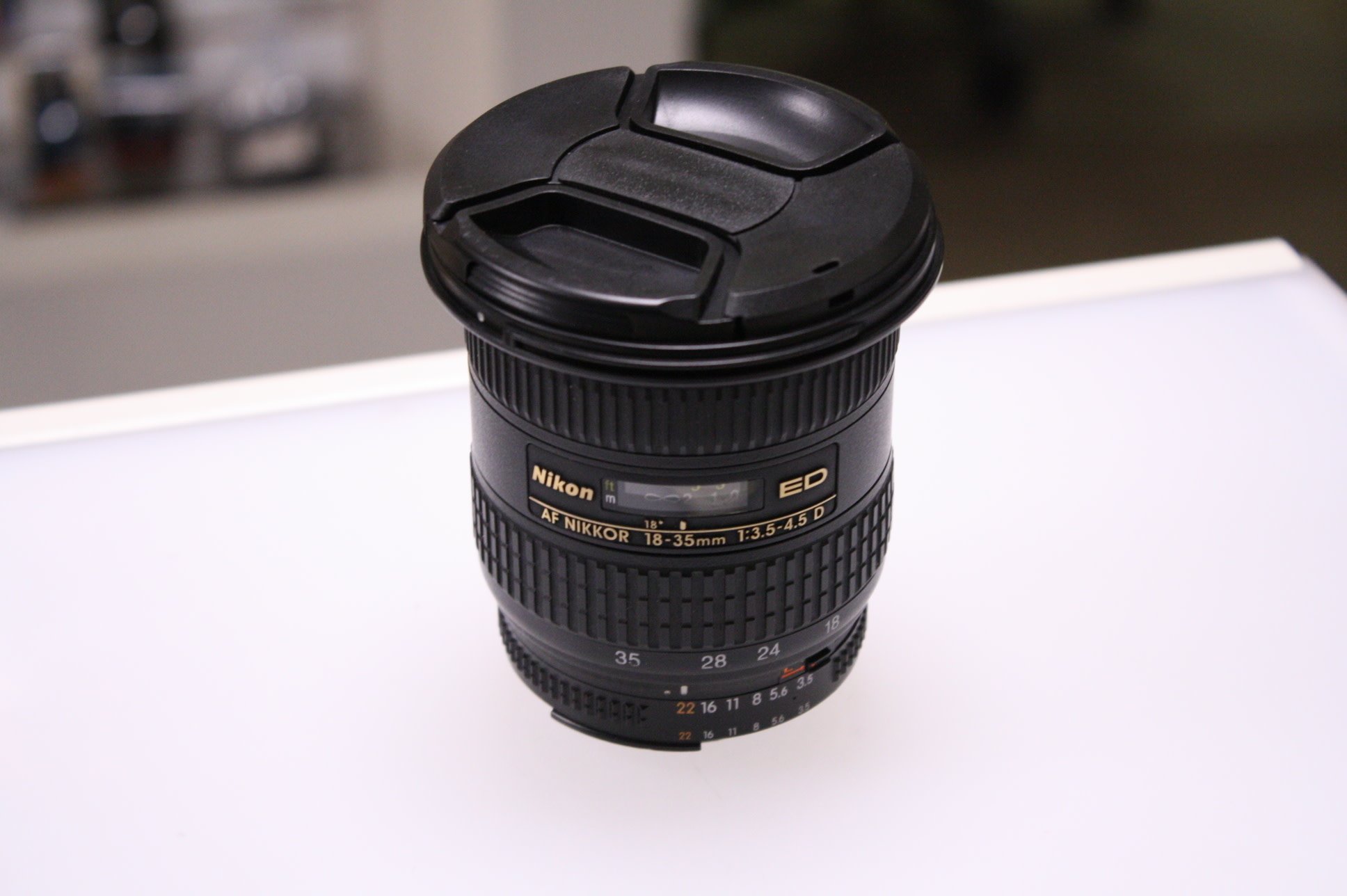 Nikon ED AF Nikkor 18-35mm f3.5-4.5D Lens with Hood (Pre-owned)